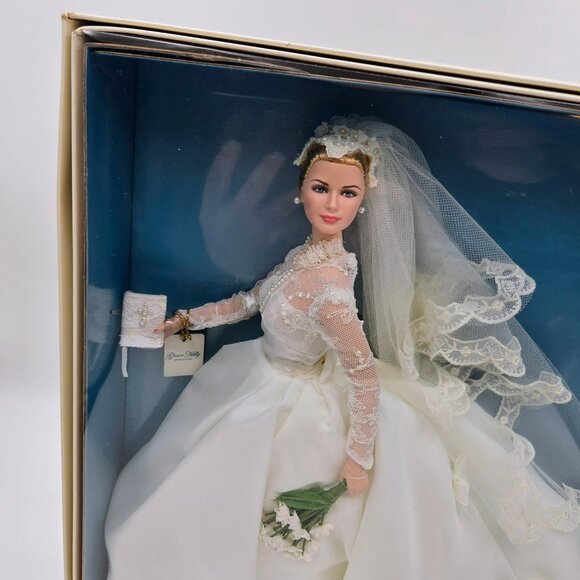Barbie Grace Kelly The Bride Silkstone Collector Doll Gold Label T7942 2011 Matt - Picture 5 of 16